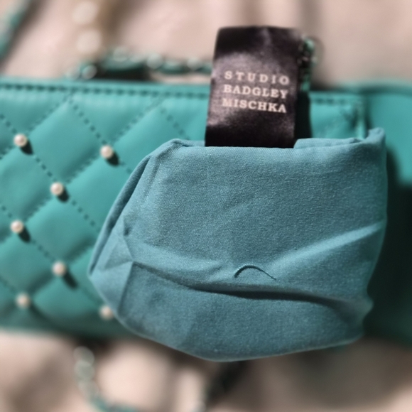 🌸SOLD🌸New Studio Badgley Mischka Quilted Teal Phone Crossbody Bag - Picture 5 of 8
